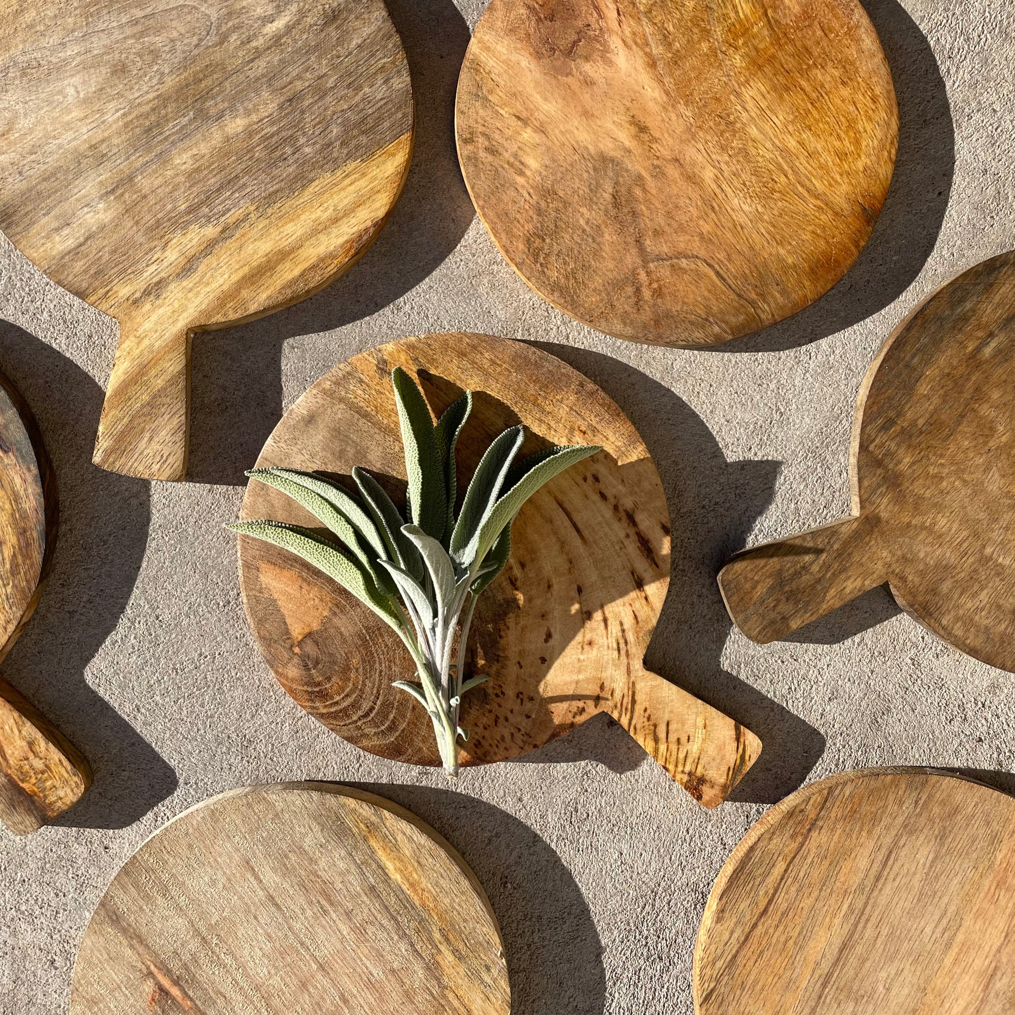 mango wood cutting board